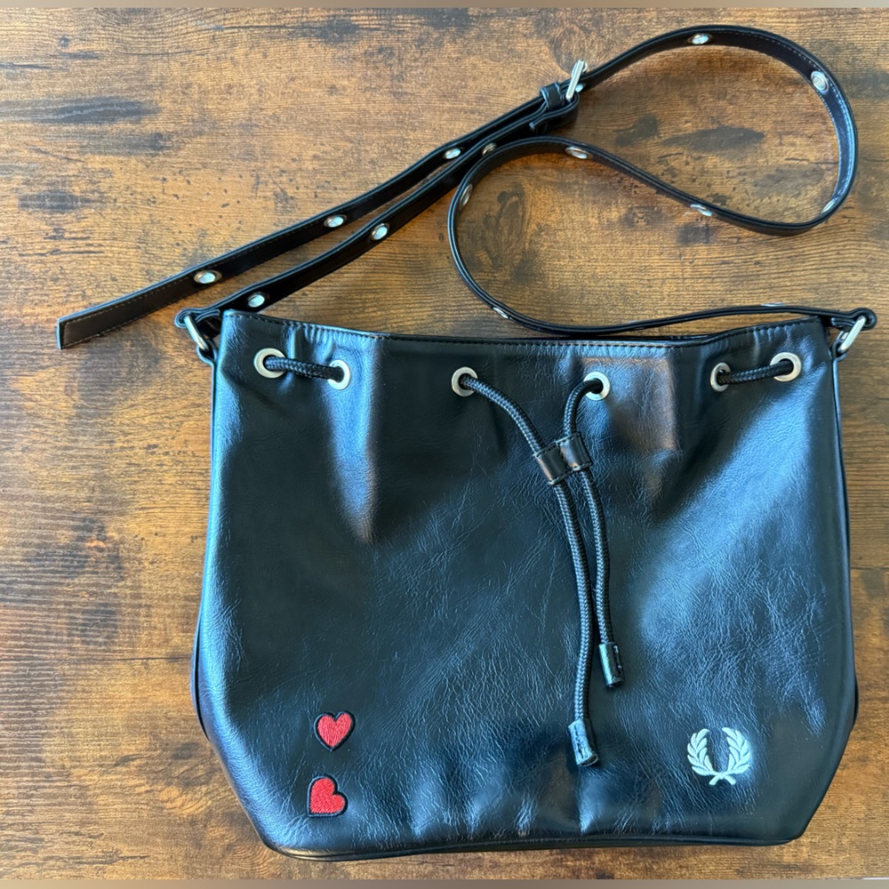 Fred Perry Amy Winehouse collab Drawstring Bucket Shoulder Bag Black